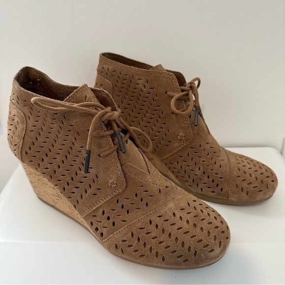 Toms Perforated Leaf Suede Desert Wedge Bootie - Picture 1 of 6